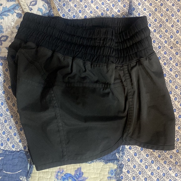 lululemon track that workout shorts, size 4 - Picture 8 of 8